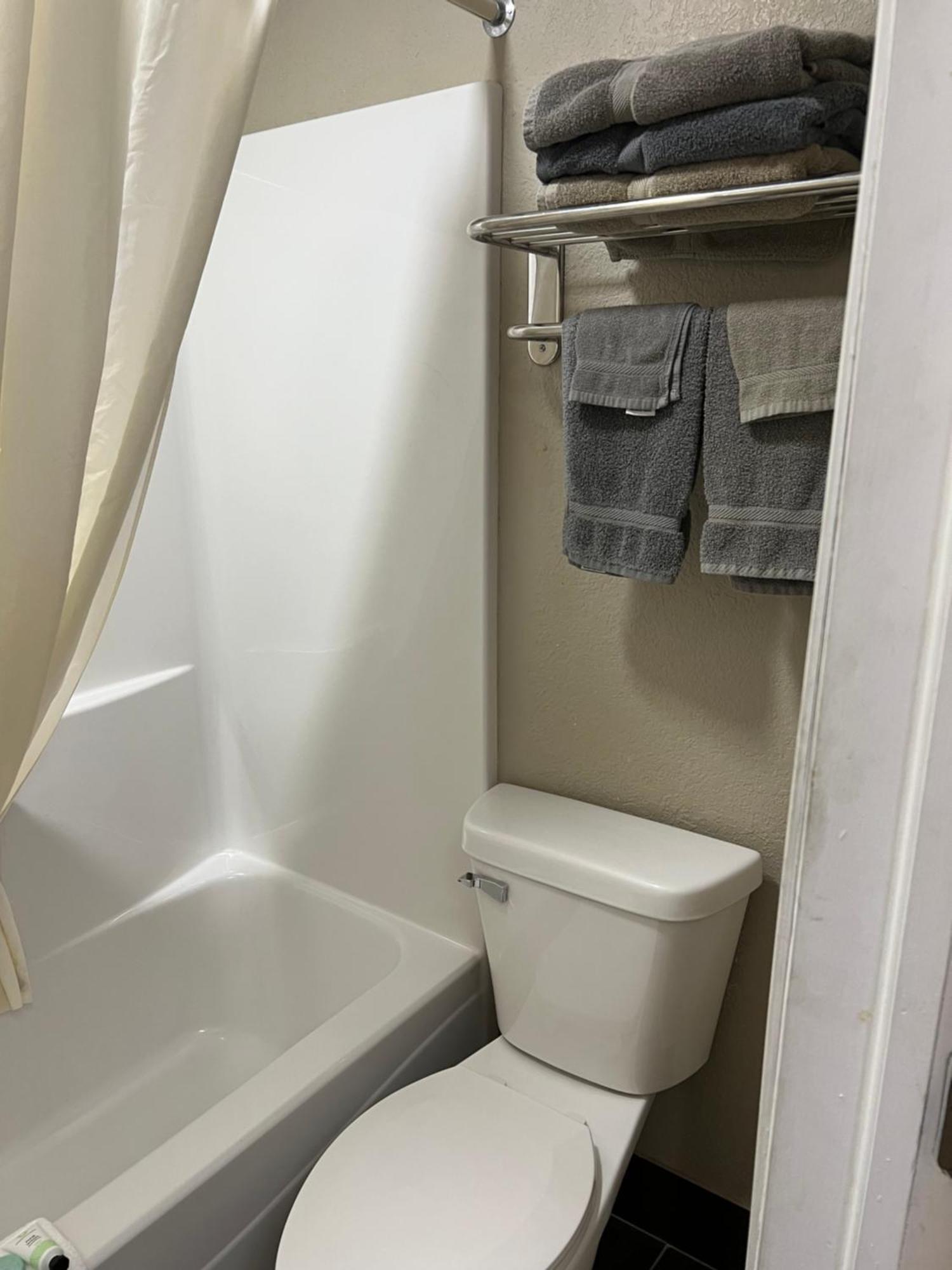 Westbridge Inn And Suites Centerville Ngoại thất bức ảnh